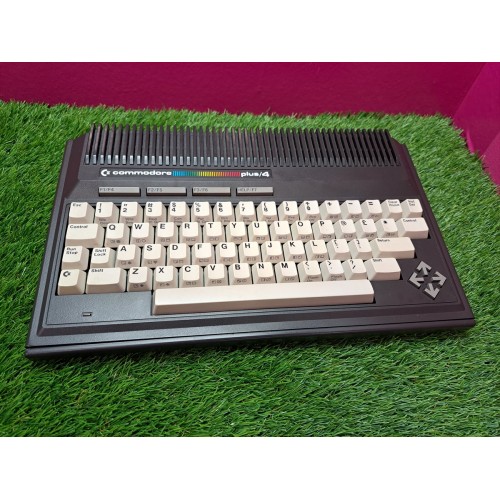 Commodore PLUS/4 en caja
